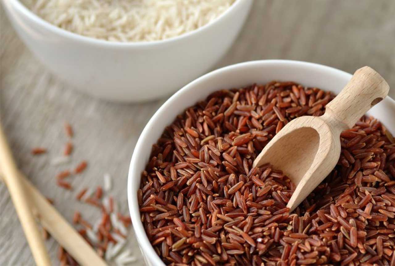 برنج قهوه‌ای نسبت به برنج سفید از پرخوری جلوگیری می‌کند