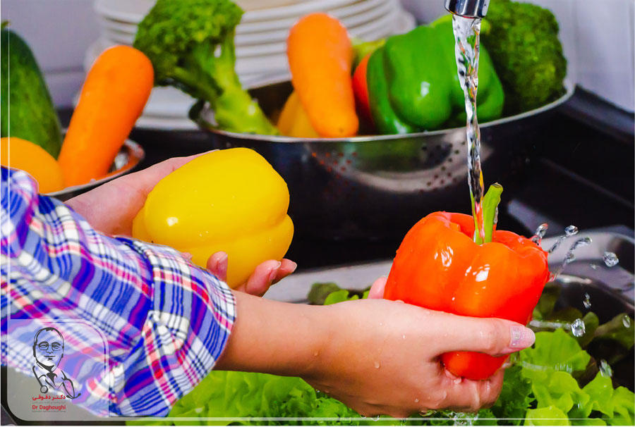 آیا میوه و سبزیجات تازه نیاز به شست و شو دارند؟
